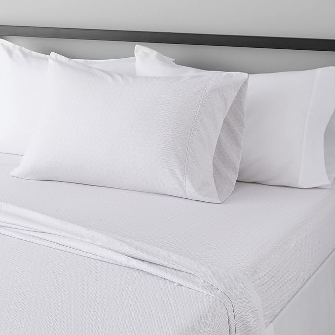 Amazon Basics Lightweight Super Soft Easy Care 3-Piece Microfiber Cozy Bed by AmazonBasics