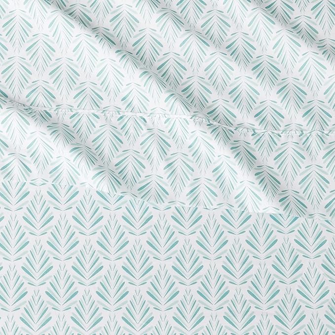 Amazon Basics Lightweight Breathable Wrinkle Resistant Microfiber 4-Piece Bed - Image 4