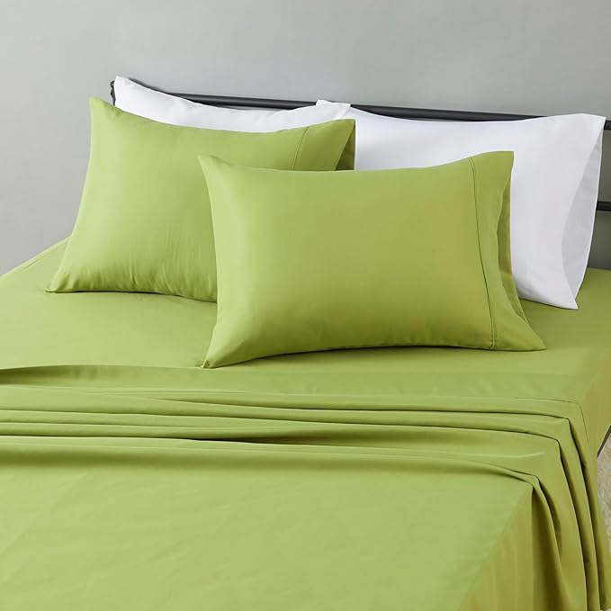 Amazon Basics Lightweight Super Soft Breathable Microfiber 4-Piece Bed Sheet Set by AmazonBasics
