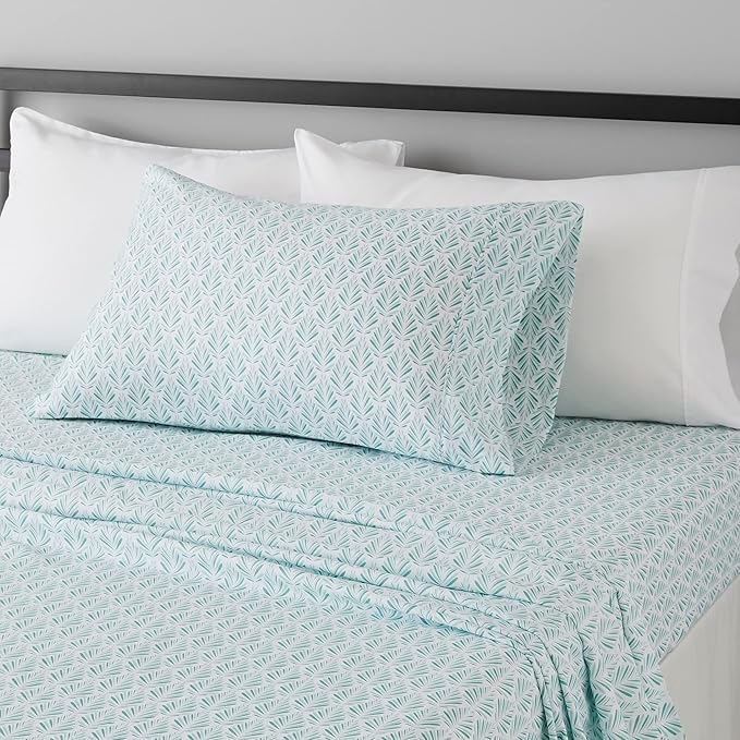 Amazon Basics Lightweight Super Soft Easy Care Wrinkle Free Microfiber 3 Piece by AmazonBasics