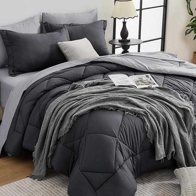 HEVUMYI Queen Comforter Set by HEVUMYI