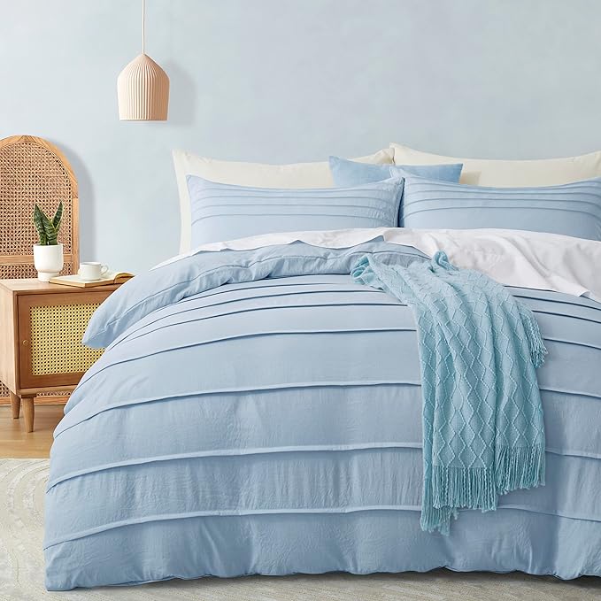 Oli Anderson Airy Blue Duvet Cover King Size by OliAnderson