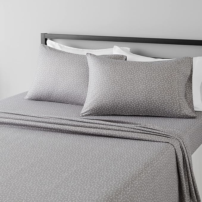 Amazon Basics Lightweight Wrinkle Free Breathable Microfiber 4 Piece Bed Sheet by AmazonBasics