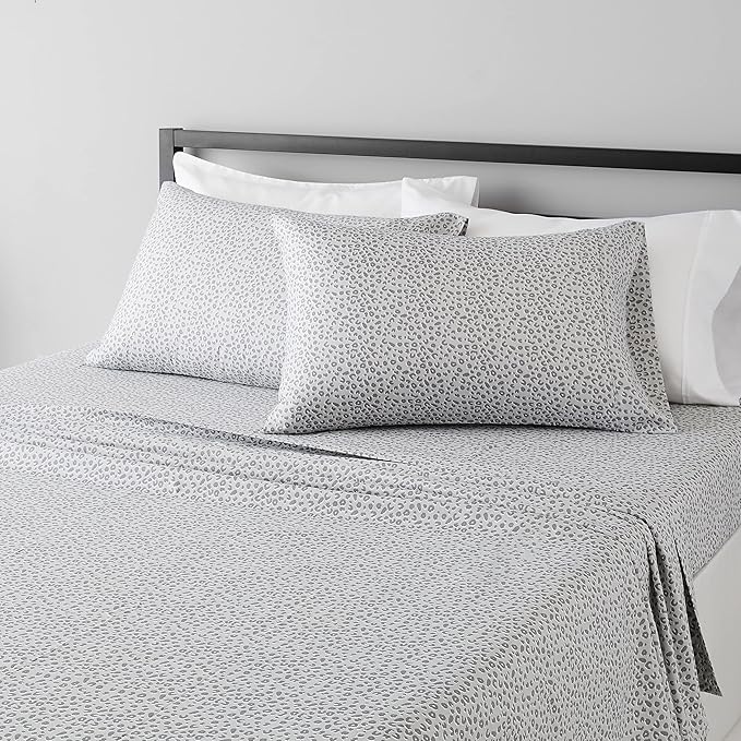 Amazon Basics Lightweight Breathable Microfiber 4 Piece Bed Sheet Set by AmazonBasics