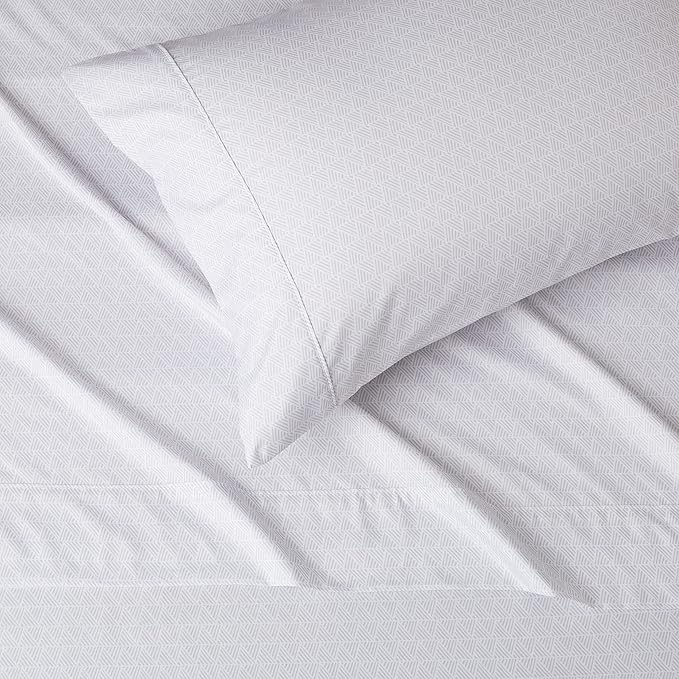 Amazon Basics Lightweight Super Soft Easy Care 3-Piece Microfiber Cozy Bed - Image 3
