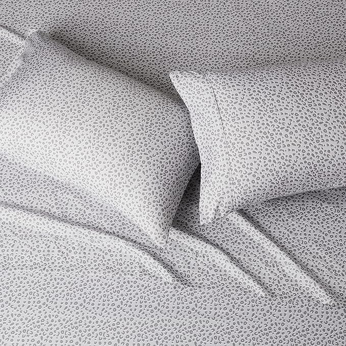 Amazon Basics Lightweight Breathable Super Soft Microfiber 4-Piece Bed Sheet Set - Image 3